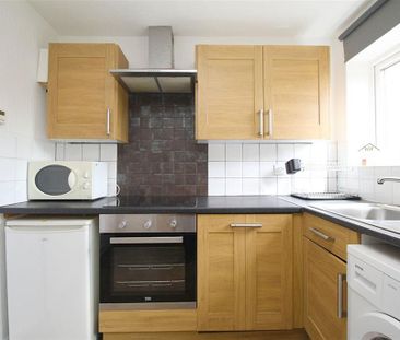 3 bedroom end of terrace house to rent - Photo 5