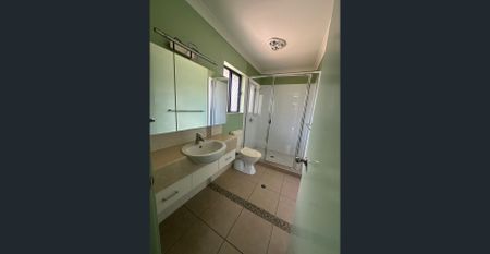 4 BEDROOM HOME IN A QUIET STREET - Photo 5