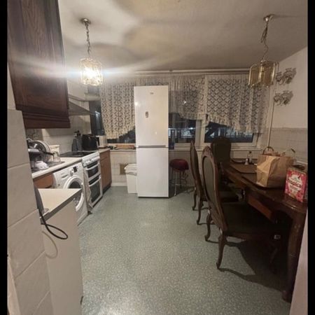 4 Bed Maisonette, Thames Court, SE15 - Photo 3