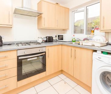 3 bedroom terraced house to rent - Photo 2