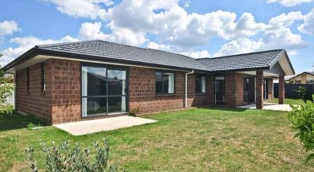 Well presented family home in Huntington - Photo 5