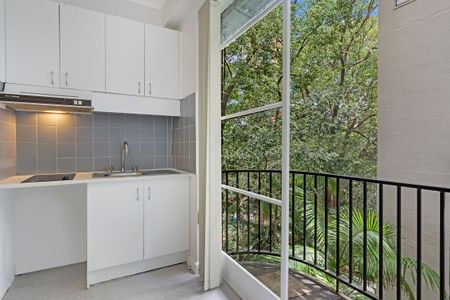 Studio Apartment With Balcony In Sought After St Neot Avenue - Photo 5