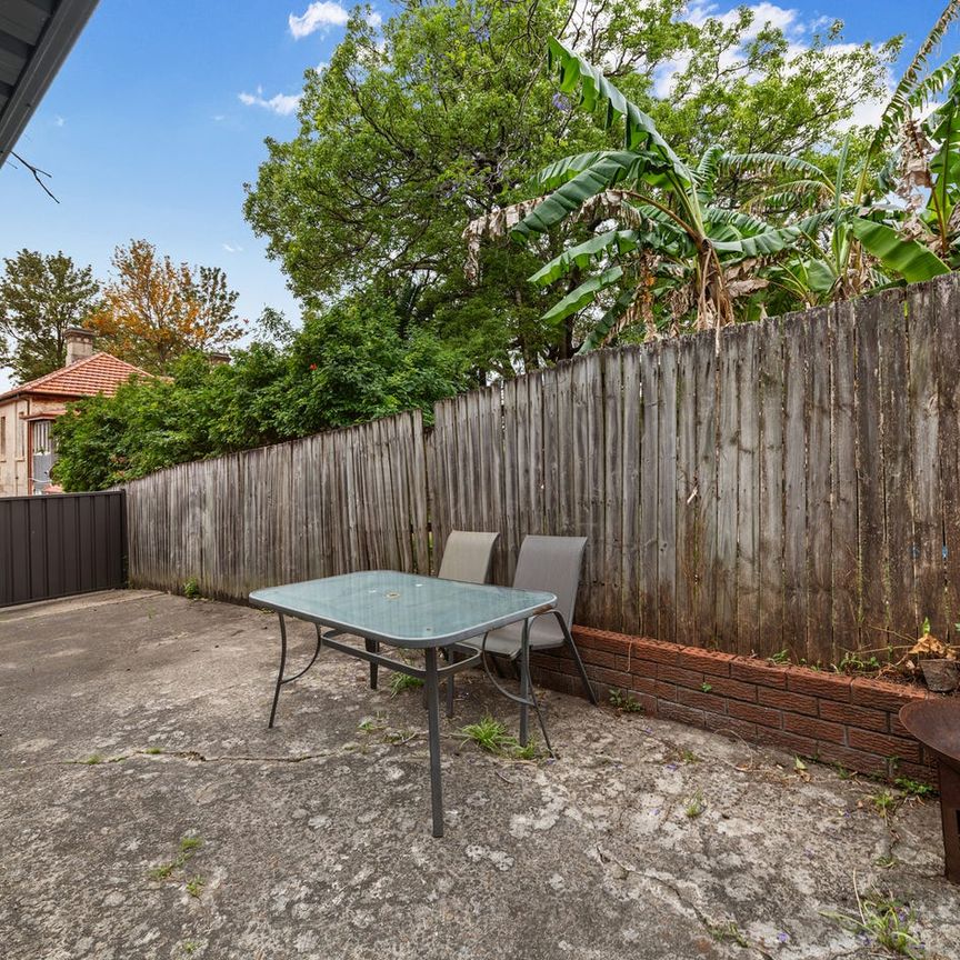 Modern one-bedroom apartment - Photo 1