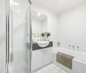 Fully Furnished Spacious Townhouse in Tranquil Lifestyle Precinct - Photo 5