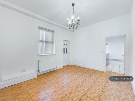 1 bedroom in a house share to rent - Photo 4