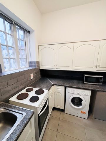 Room in a Shared Flat, Stunning Double Room In Oxford Stree, W1W - Photo 2