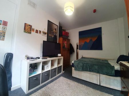 6 bedroom end of terrace house to rent - Photo 2