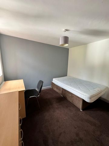 9 bedroom semi-detached house to rent - Photo 3