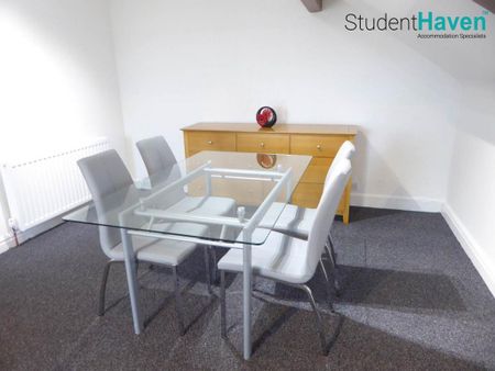 3 bedroom flat to rent - Photo 3