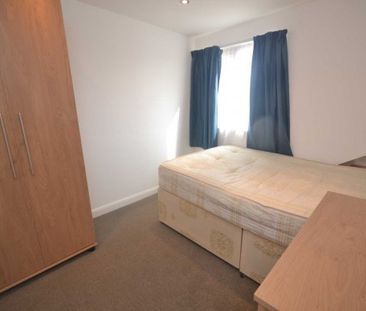 6 Bed - Grange Avenue, Uni Area - Photo 3