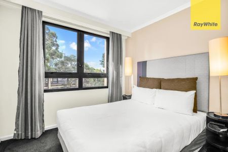 FURNISHED ONE BEDROOM APARTMENT IN THE HEART OF PARRAMATTA CBD - MANTRA RESIDENCE - Photo 3