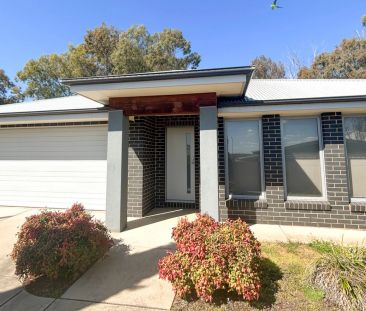 2 / 20 St Pauls Place, Gobbagombalin NSW 2650 - Photo 3