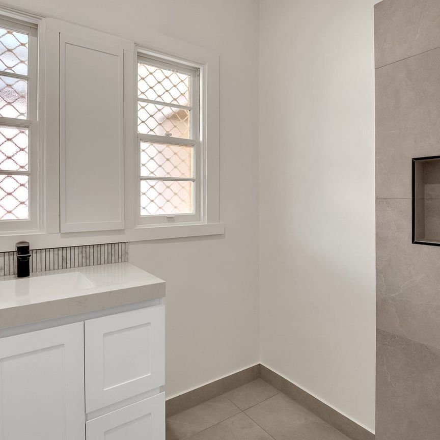 Spacious Family Home in Northcote - Photo 1