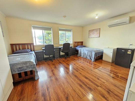 9-bedroom shared house, Cromwell St - Photo 1