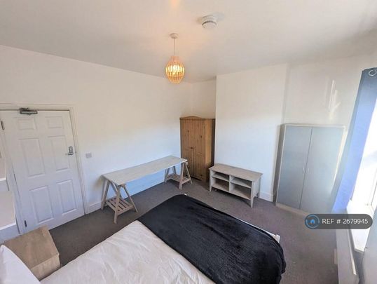 4 bedroom terraced house to rent - Photo 1