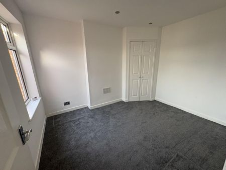 2 bedroom semi-detached house to rent - Photo 5