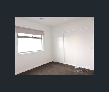 Light-Filled & Inviting Home - Photo 2