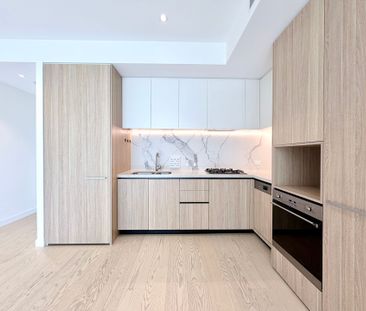 Modern One-Bedroom Apartment with Separate Study - Photo 5