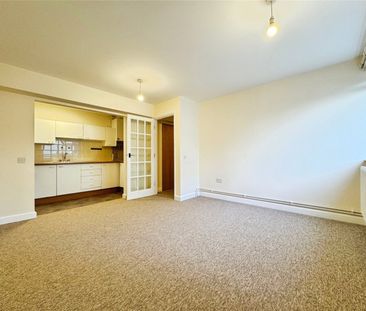 Cricklade Street, - Photo 3