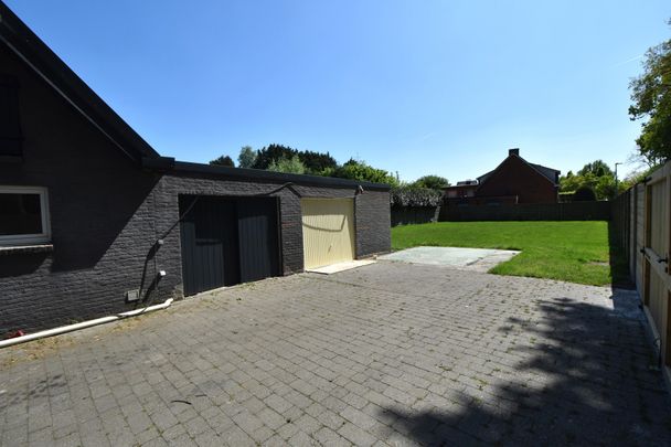 Deels gerenoveerde woning met 3 slk., garage & tuin (ZW) - Photo 1