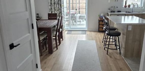 logement 5 1/2 sur deux étages avec cour arrière gazonné à Sainte-Madeleine - Photo 2