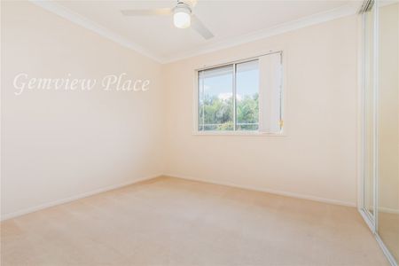 GREAT LOCATION, CLOSE TO SHOPS, SCHOOL, AND PARK. - Photo 3