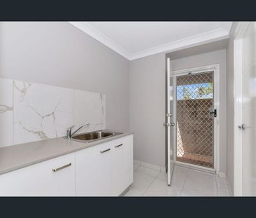 1/60 Lowth Street, Rosslea, Qld 4812 - Photo 1