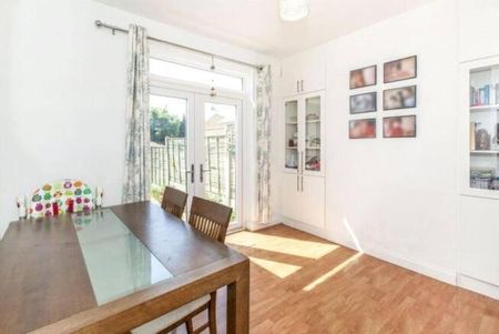 3 bedroom semi-detached house to rent - Photo 2