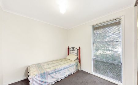 136 Ripplebrook Drive, Broadmeadows, VIC 3047 - Photo 5