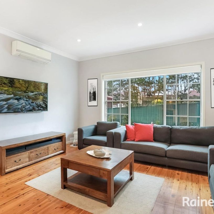 Spacious Villa in Prime Location! - Photo 1