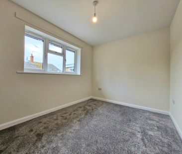 3 bedroom semi-detached bungalow to let - Photo 5