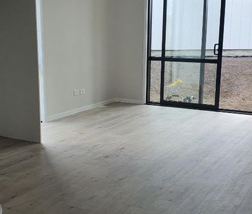 33 Redhills Road, Massey, Auckland - Photo 2