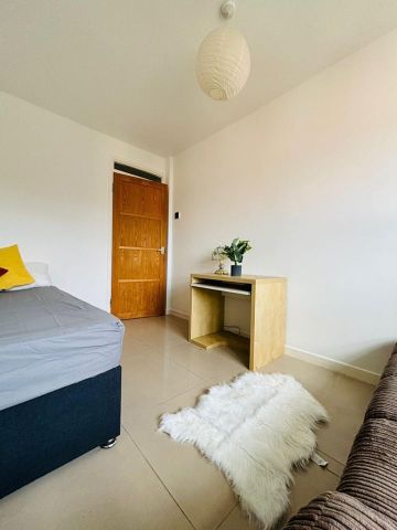 Room in a Shared Flat, Shenstone House, SW16 - Photo 5
