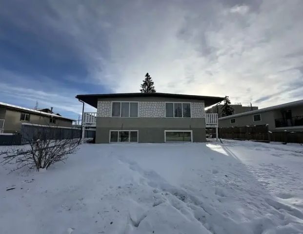 3 BEDROOM HOUSE | 7717 41 Avenue Northwest, Calgary - Photo 1