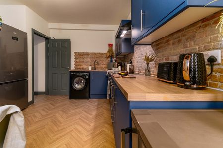 Room in a Shared House, Tootal Drive, M5 - Photo 4