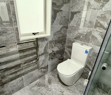 Modern 4-Bedroom, 3-Bathroom Townhouse in Mangere - Photo 3