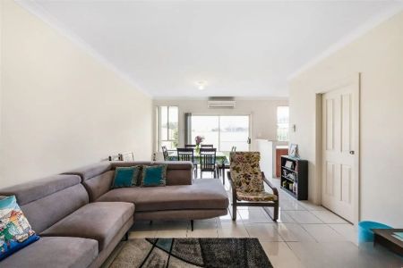 Two Charming 3-Bed house with Walk-to-Everything Location - Photo 2