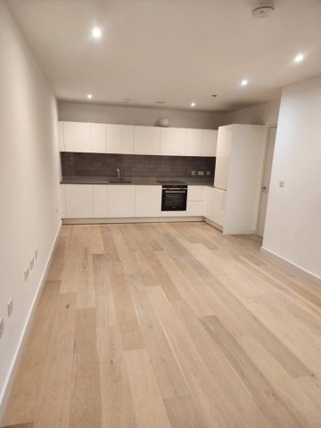 2 Bed Flat, Shipwright St, E16 - Photo 3