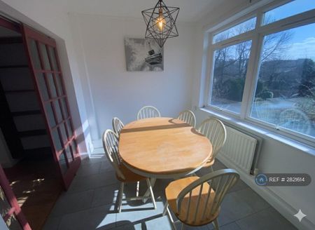 3 bedroom terraced house to rent - Photo 3