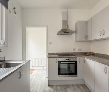3 bedroom terraced house to rent - Photo 2