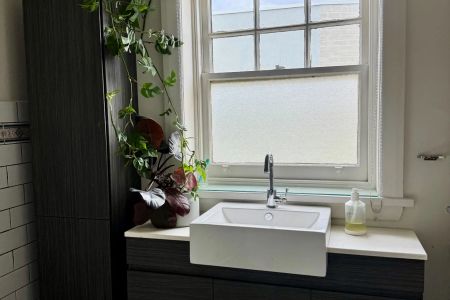 Deco Townhouse With Timeless Charm - Photo 5