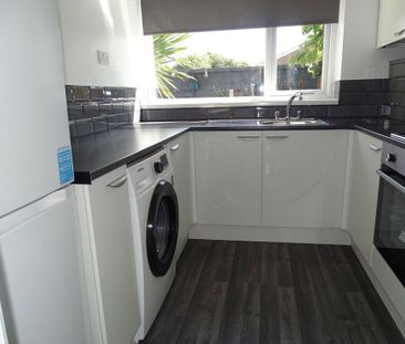 2 bed ground floor flat to rent in NE12 - Photo 2