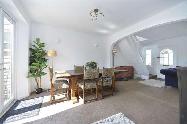 The Common, Cranleigh, GU6 - Photo 1