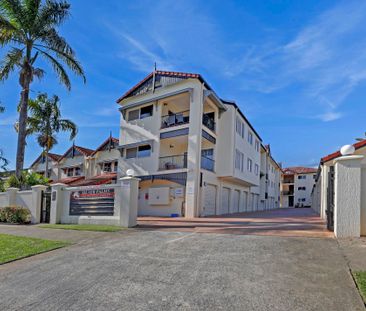 Conveniently located two bedroom unit - Photo 3