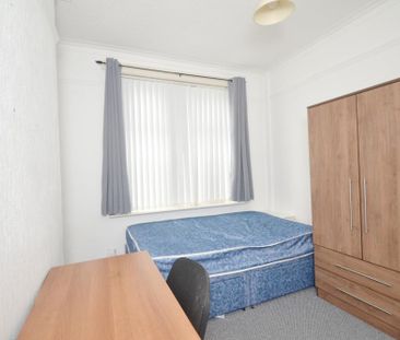 4 bedroom terraced house to rent - Photo 5