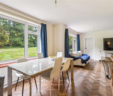 A detached family home set within private gardens located in a smal... - Photo 2