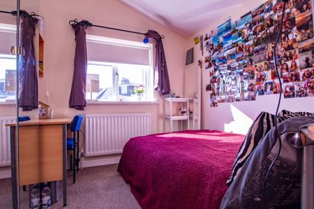 Cosy 5 bedroom house on Coburn Street - Photo 3