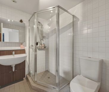 Stylish Inner-City Living in the Heart of Fortitude Valley - Photo 6