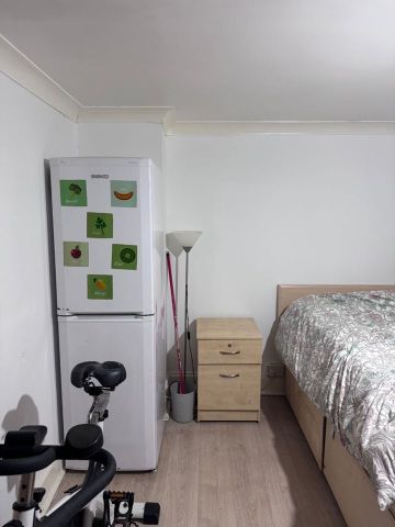 Studio Flat, Edinburgh Grove, LS12 - Photo 3