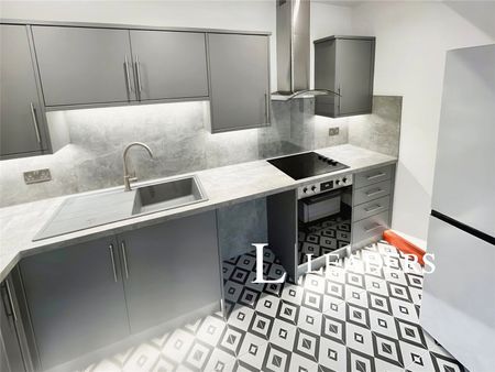 3 bedroom apartment to rent Medina Villas, Hove, BN3 - Photo 3